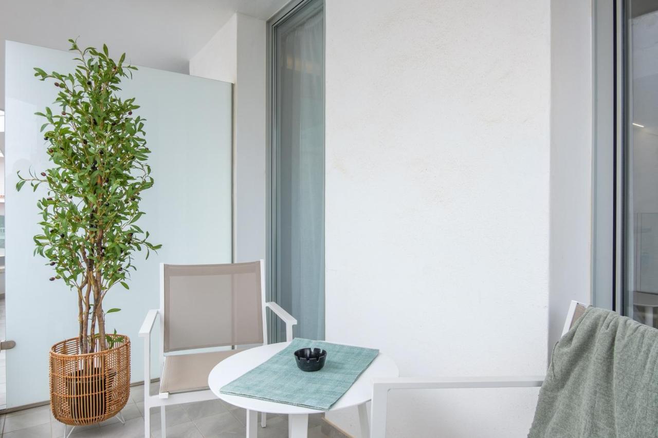 Sea Breeze Apartments กาลามิยอร์ ภายนอก รูปภาพ